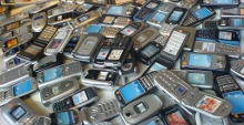 cellphonespile220x113 Small Pile of Cellphones